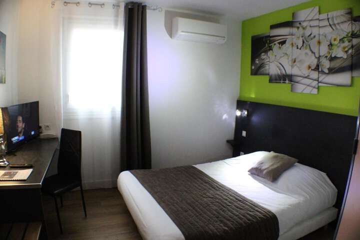 Room 14 of 37