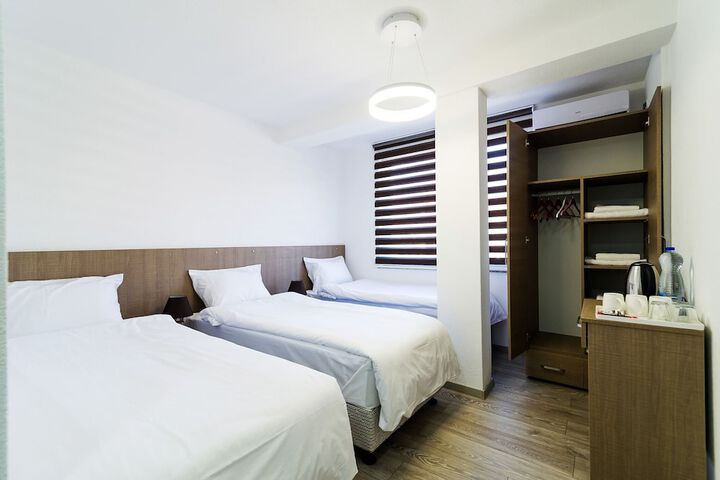 Room 9 of 42