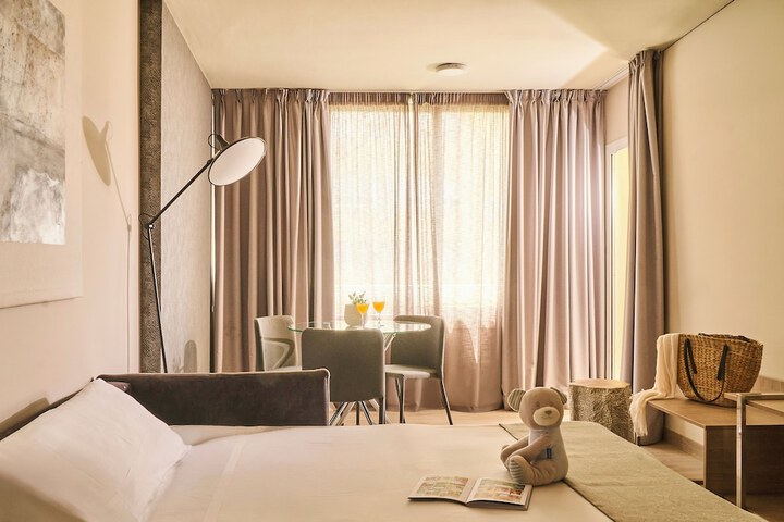 Room 2 of 41