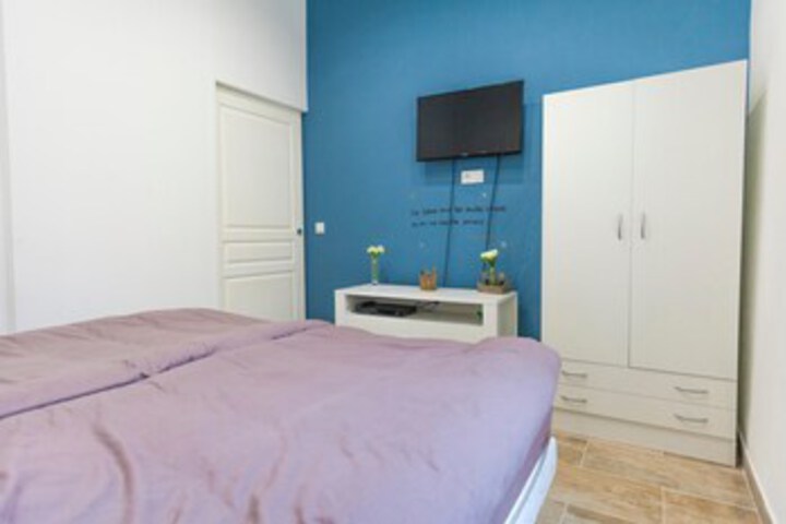 Room 6 of 15
