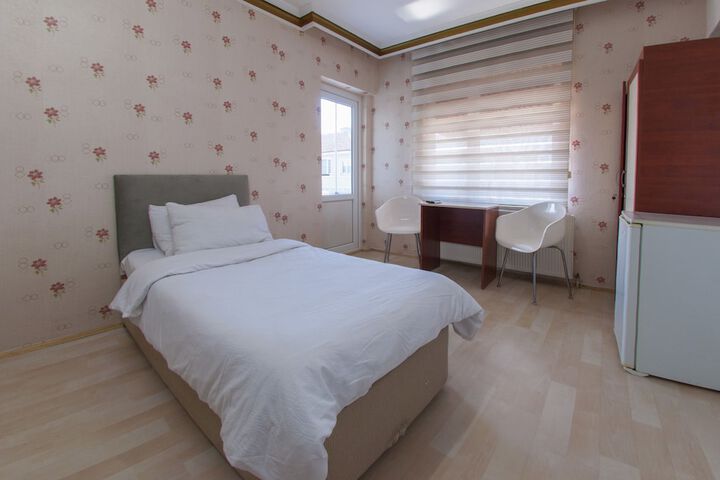 Room 13 of 25