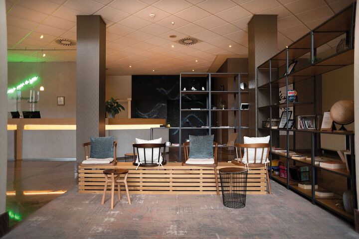 Entrance & Lobby