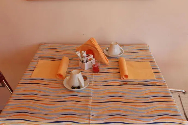 Room 6 of 28