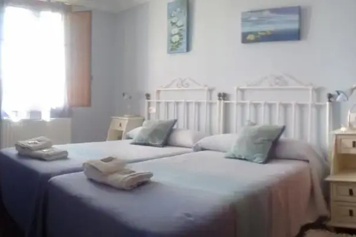 Room 5 of 12