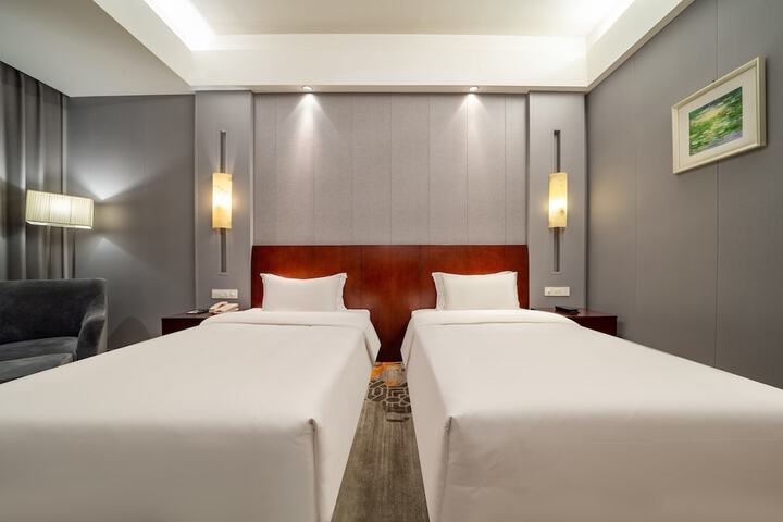 Room 10 of 34