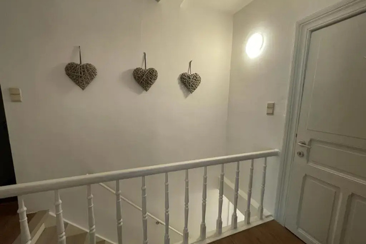 Room 9 of 15