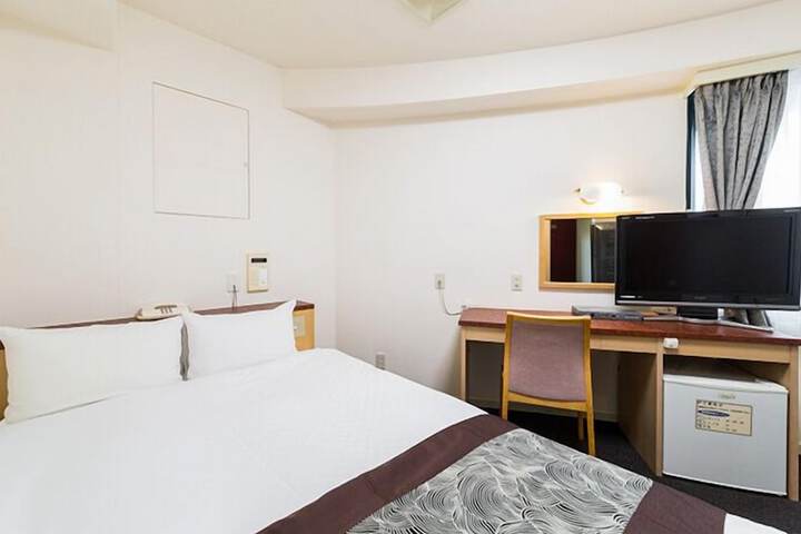 Room 3 of 48