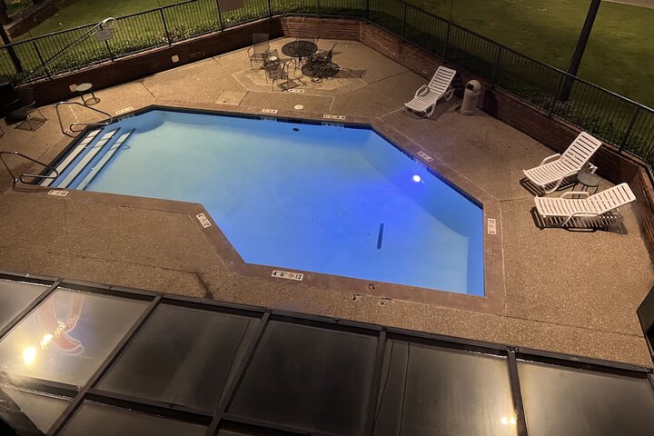 Indoor/outdoor pool