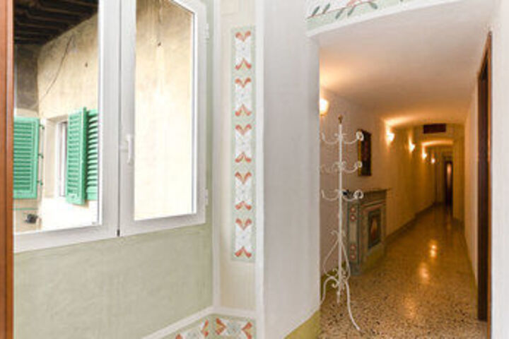 Room 18 of 37