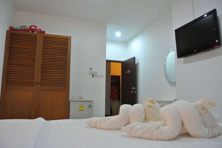 Room 3 of 44