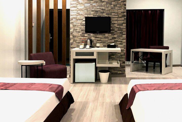 Room 16 of 32