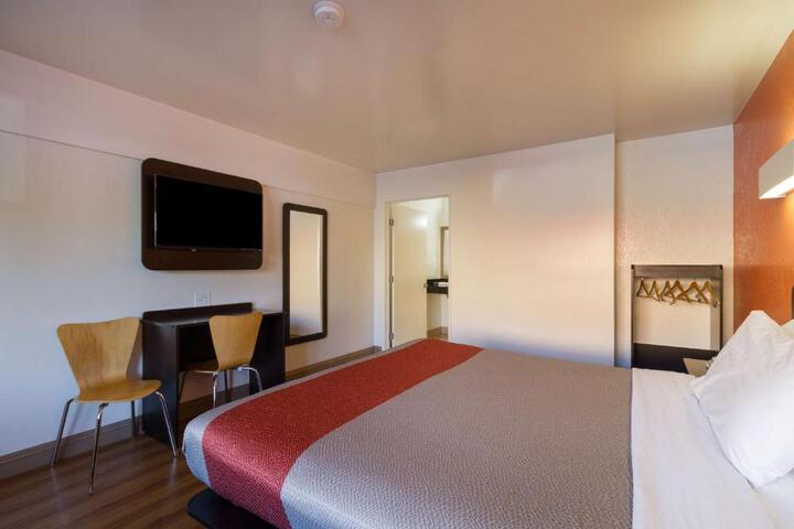 1 King Bed (9 of 10)