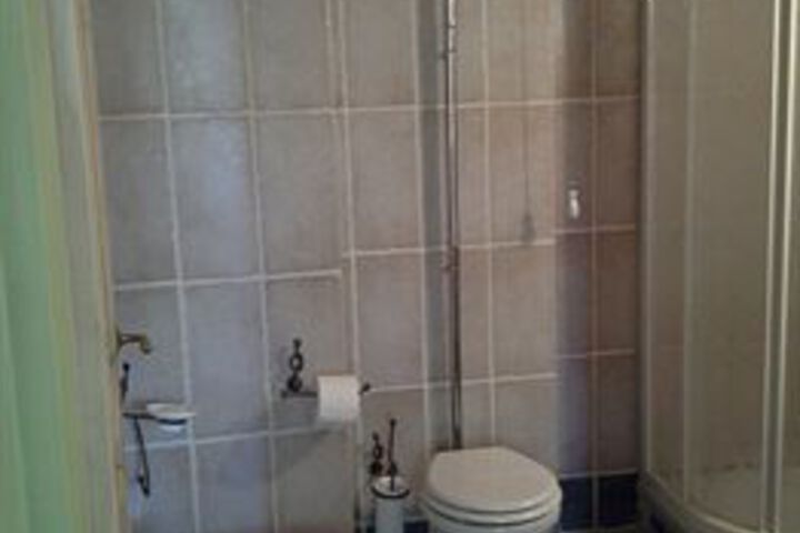 Room 3 of 70