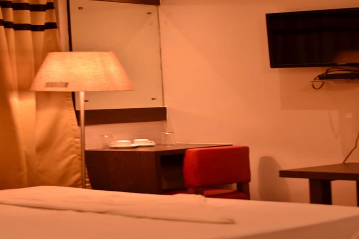 Room 11 of 23