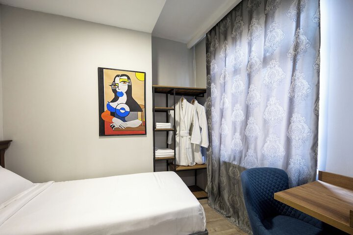 Room 8 of 23