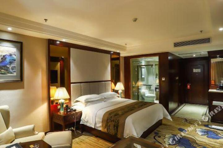 Golden Jazz Hotel