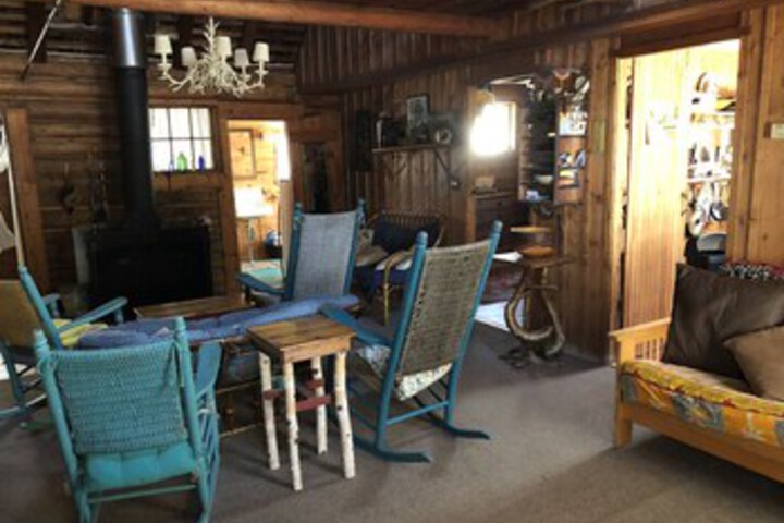 Room 6 of 18