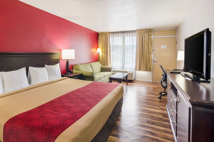 1 King Bed (7 of 7)