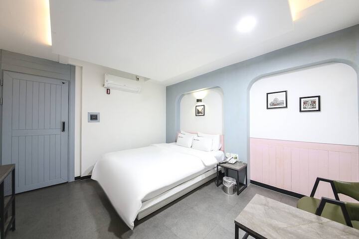 Room 3 of 27