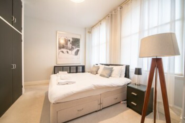 Room 5 of 10