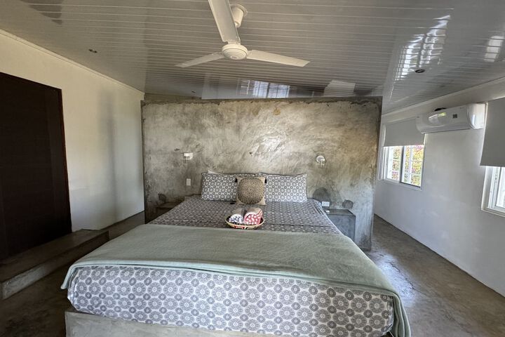 Room 6 of 52