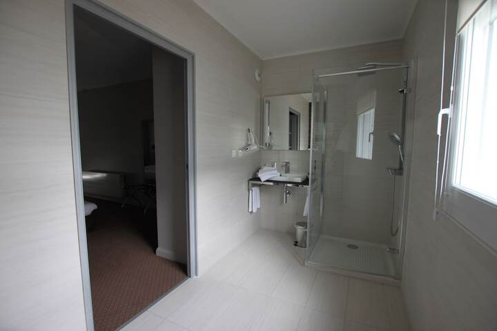 Room 27 of 41