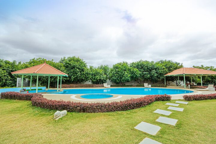 Pool 13 of 51
