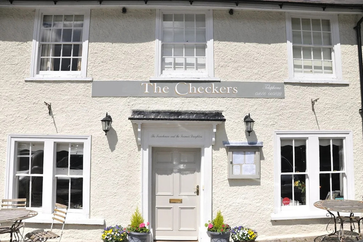 Checkers Pantry With Rooms