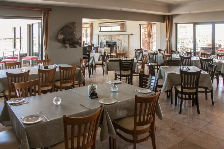 Dining 56 of 68