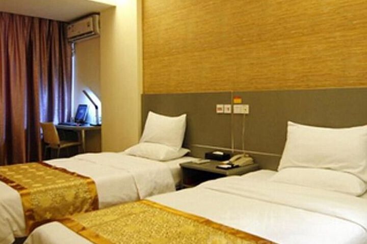 Room 3 of 79