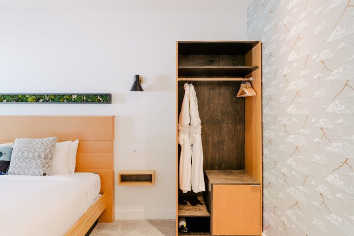 Room 4 of 50