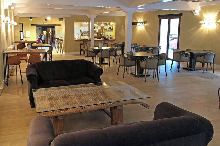 Lounge 96 of 131