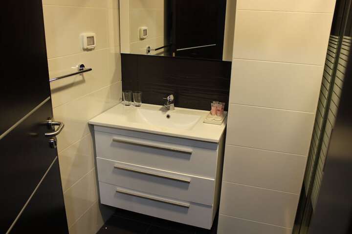 Room 13 of 31