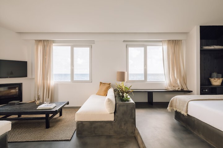 Room 52 of 144