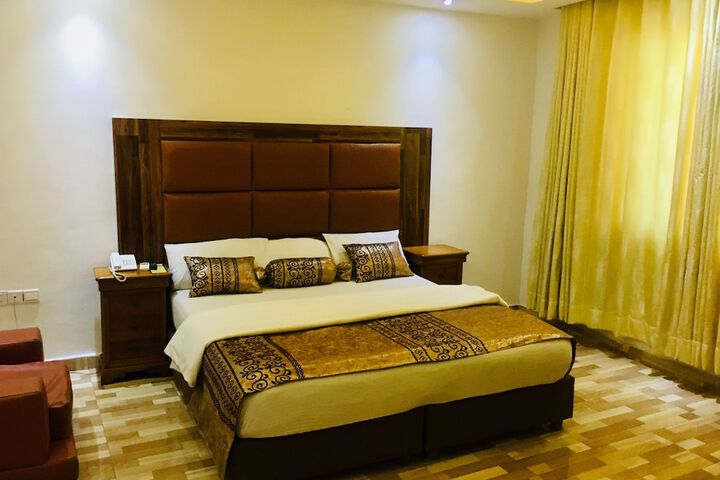 Room 5 of 38