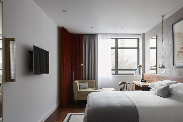 Room 49 of 61