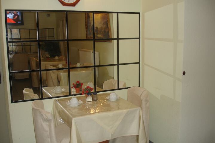 Breakfast area