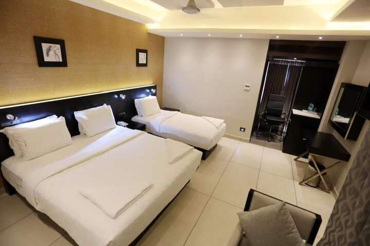 Room 17 of 25