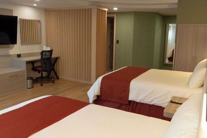 Room 8 of 18