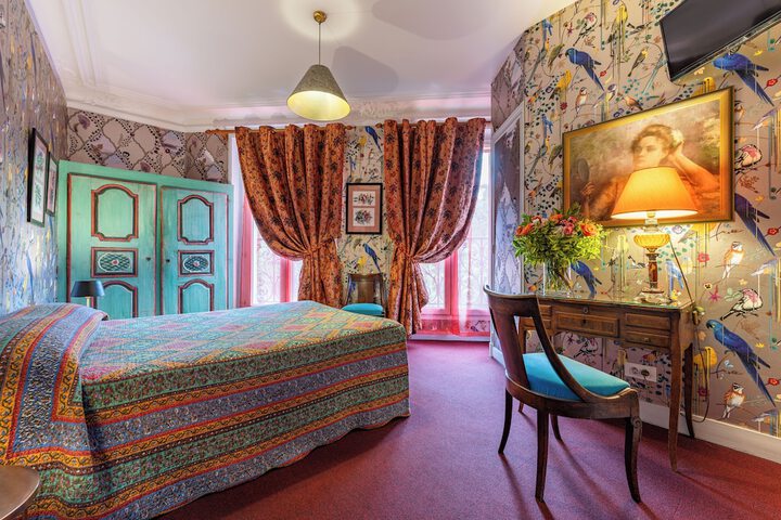 Room 9 of 18