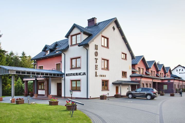 Hotel Exterior 62 of 72