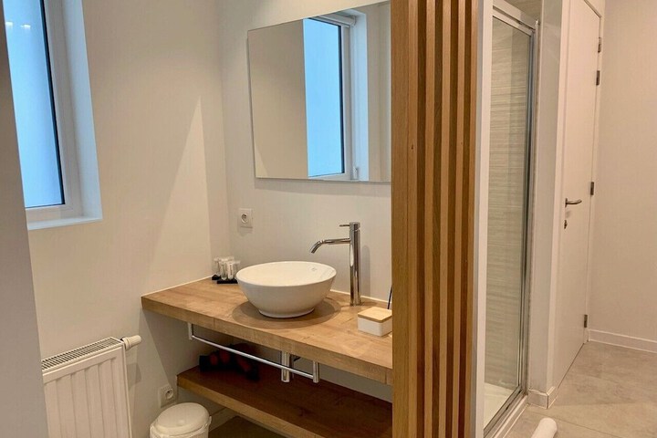 Room 35 of 47
