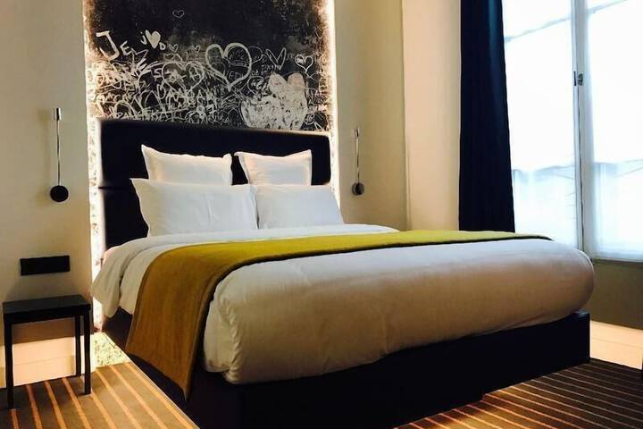 Room 27 of 97