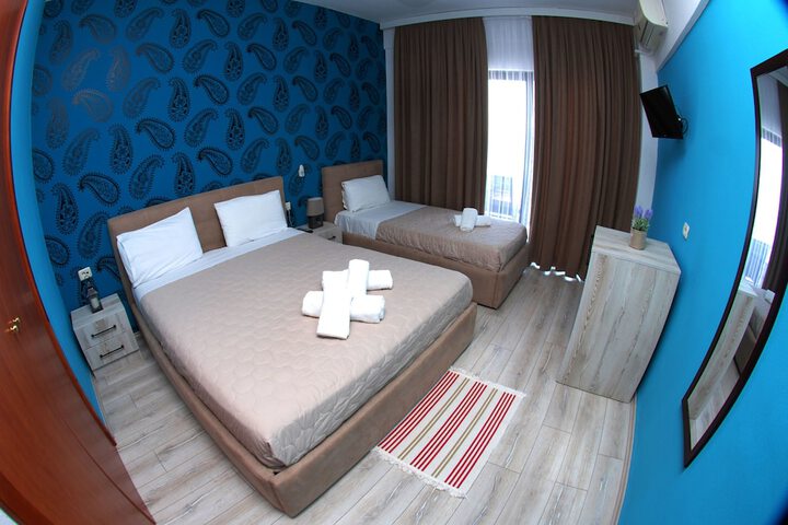 Room 33 of 86