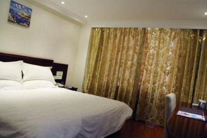 Room 5 of 10