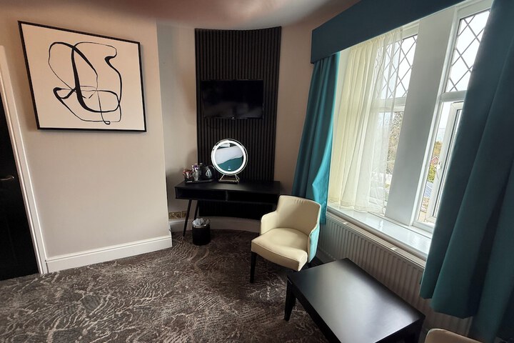 Room 8 of 33