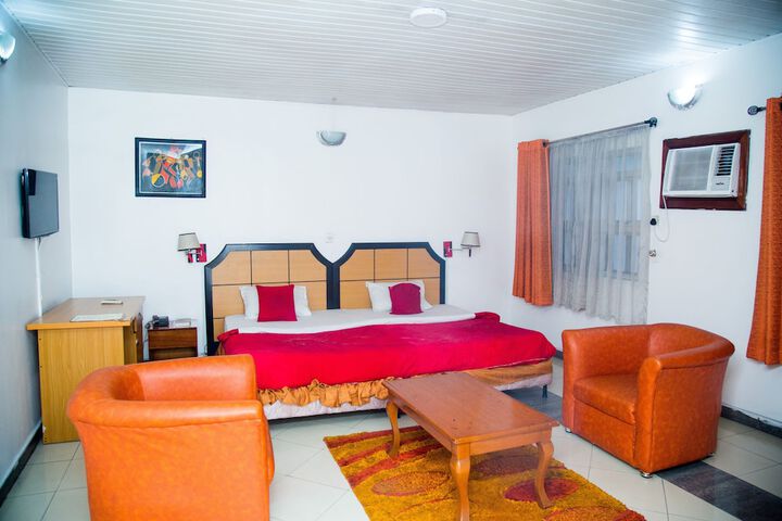 BHANEK INN