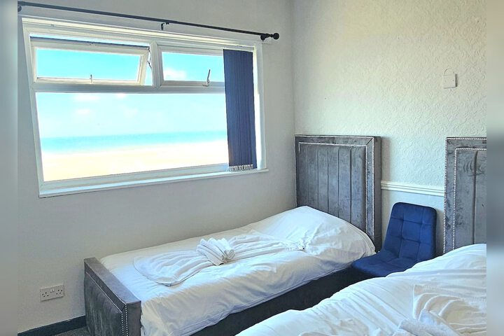 Room 6 of 80