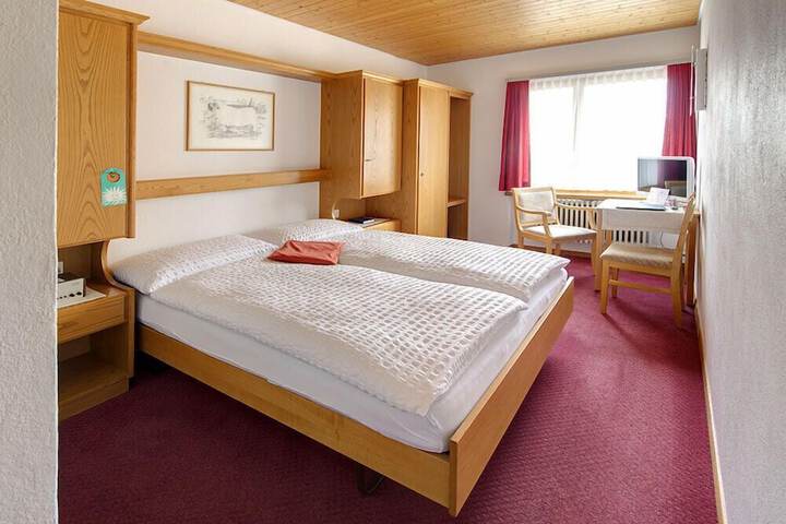 Room 4 of 75