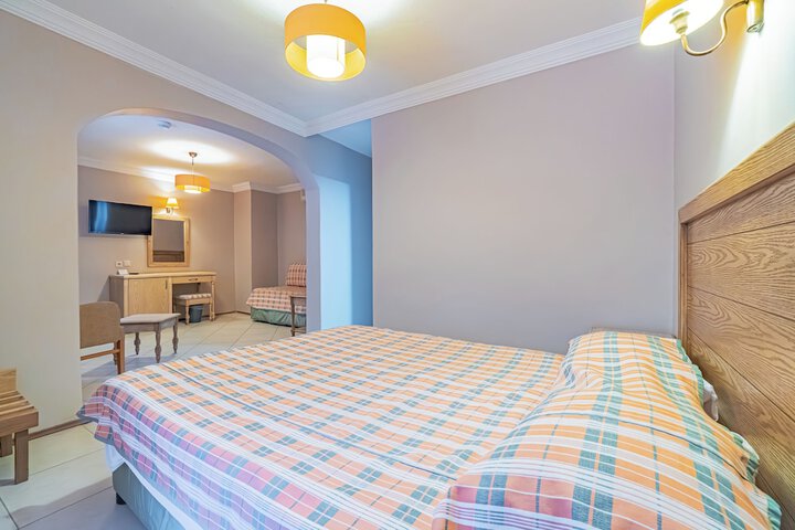 Room 27 of 204